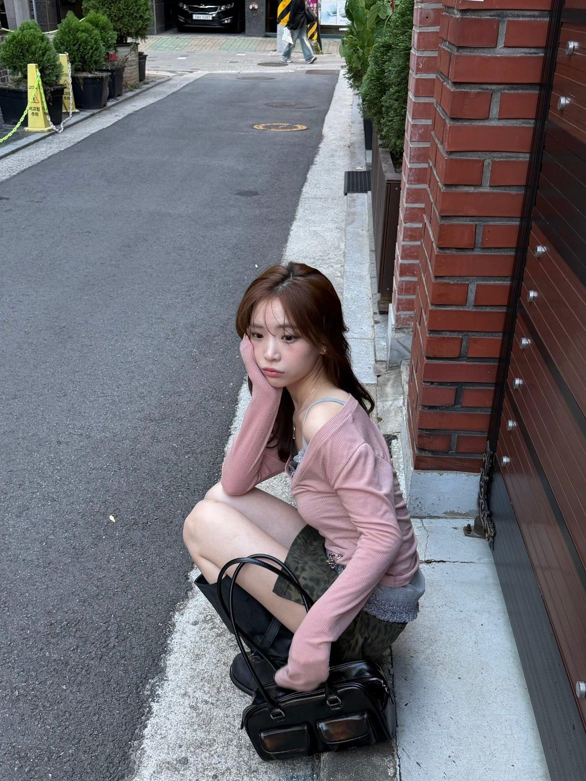 彈性V領坑條上衣